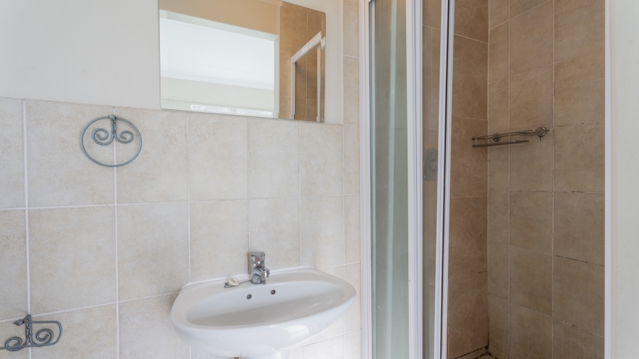 To Let 2 Bedroom Property for Rent in Vredekloof East Western Cape